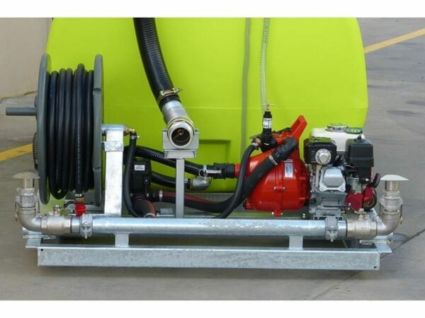 Water cartage tank with pump