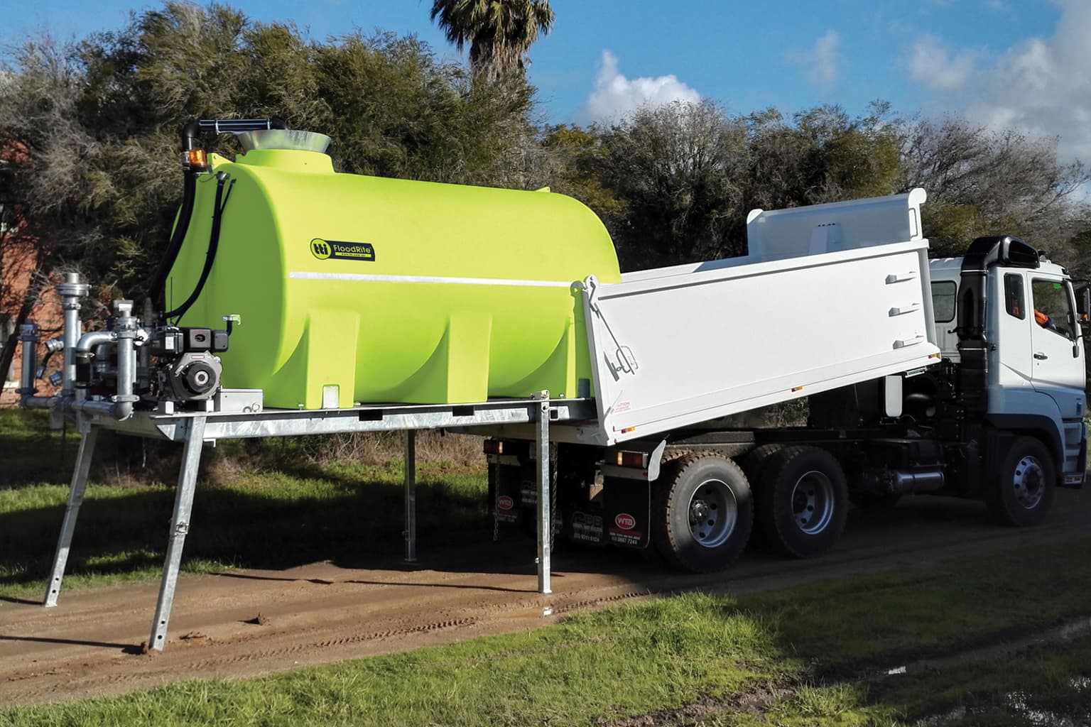 Tipper truck water tank