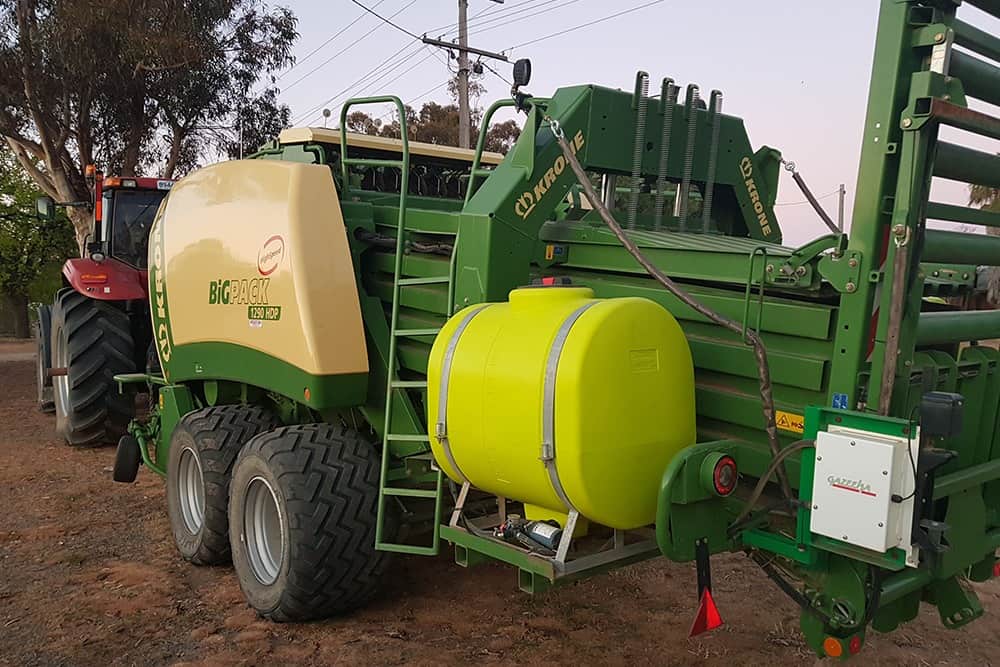 Drainable chemical spray tanks